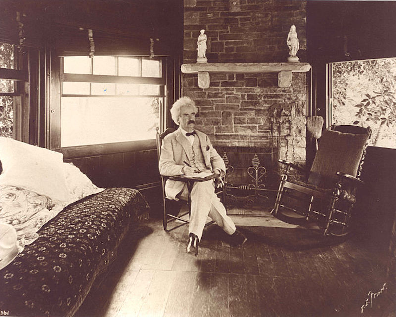 738px-Mark_Twain_seated.jpg